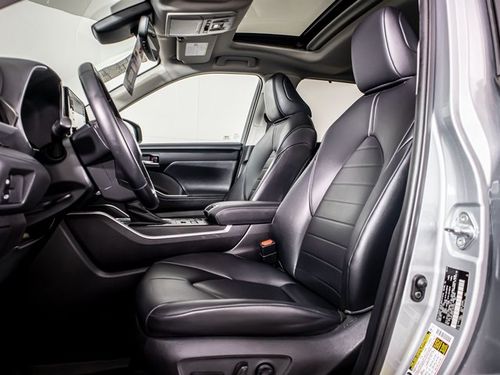 2020 Toyota Highlander XLE Lower Image 2