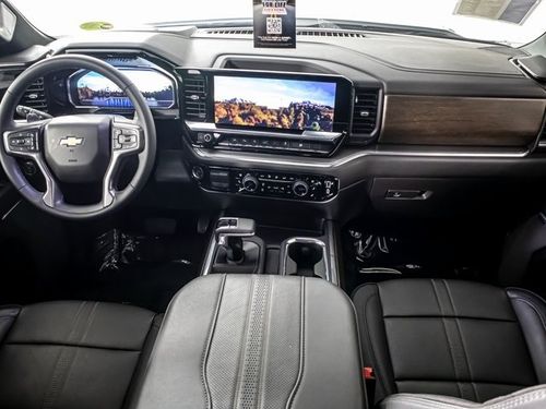 2025 Chevrolet Silverado 1500 High Country Crew Cab Lower Image 3