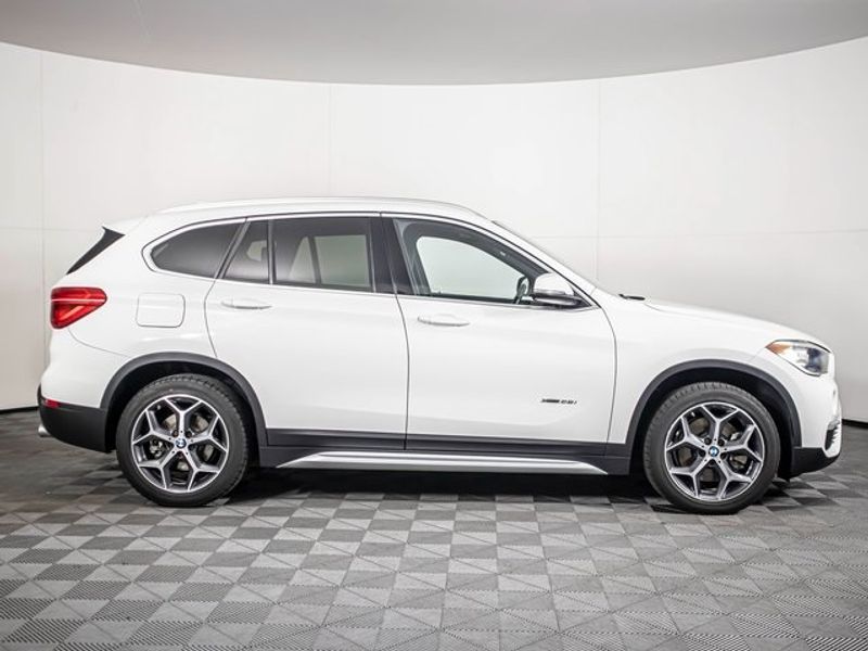 2018 BMW X1 xDrive28i Upper Image 2