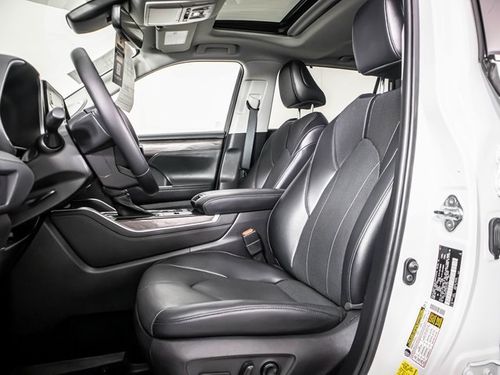 2022 Toyota Highlander Hybrid Limited Lower Image 2