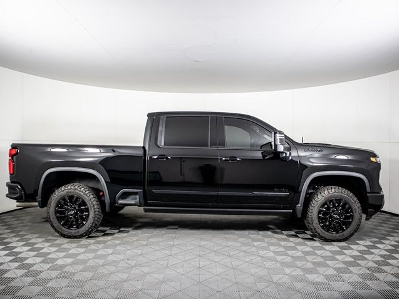 2025 Chevrolet Silverado 2500HD High Country Crew Cab Upper Image 2