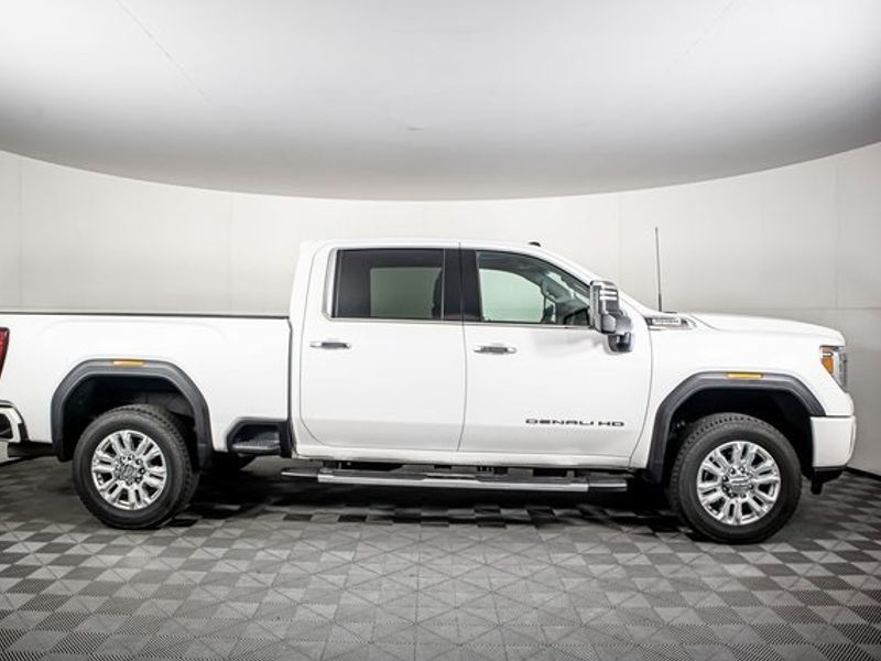 2022 GMC Sierra 3500HD Denali Crew Cab Upper Image 2