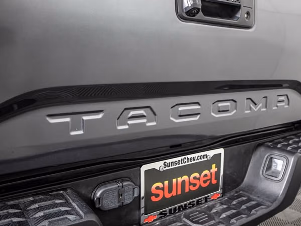 2022 Toyota Tacoma SR5 V6 Double Cab Image 15