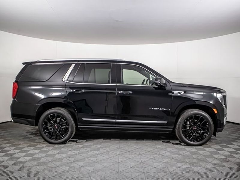 2022 GMC Yukon Denali Upper Image 2