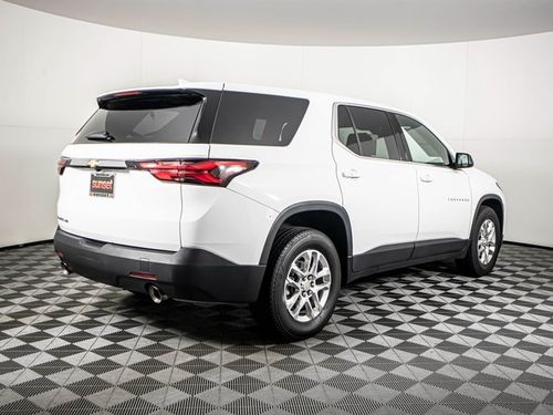 2022 Chevrolet Traverse LS Lower Image 1