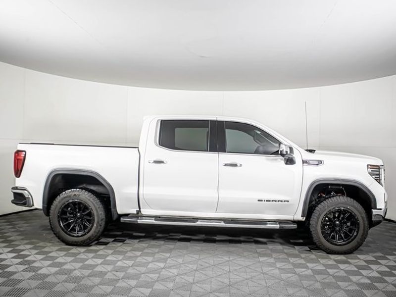 2022 GMC Sierra 1500 SLT Crew Cab Upper Image 2