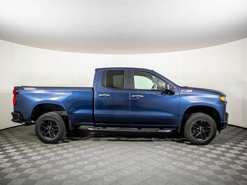 2019 Chevrolet Silverado 1500 Custom Trail Boss Double Cab Upper Image 2