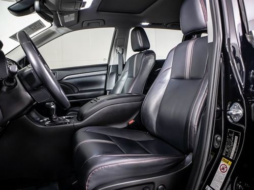 2019 Toyota Highlander SE Lower Image 2