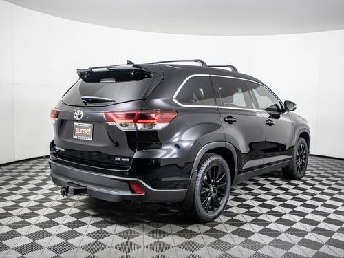 2019 Toyota Highlander SE Lower Image 1