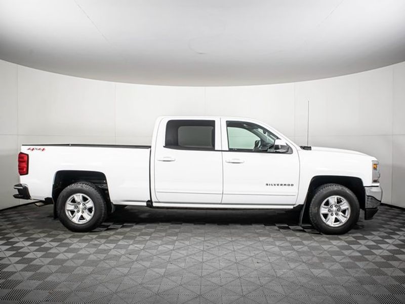 2017 Chevrolet Silverado 1500 LT Crew Cab Upper Image 2