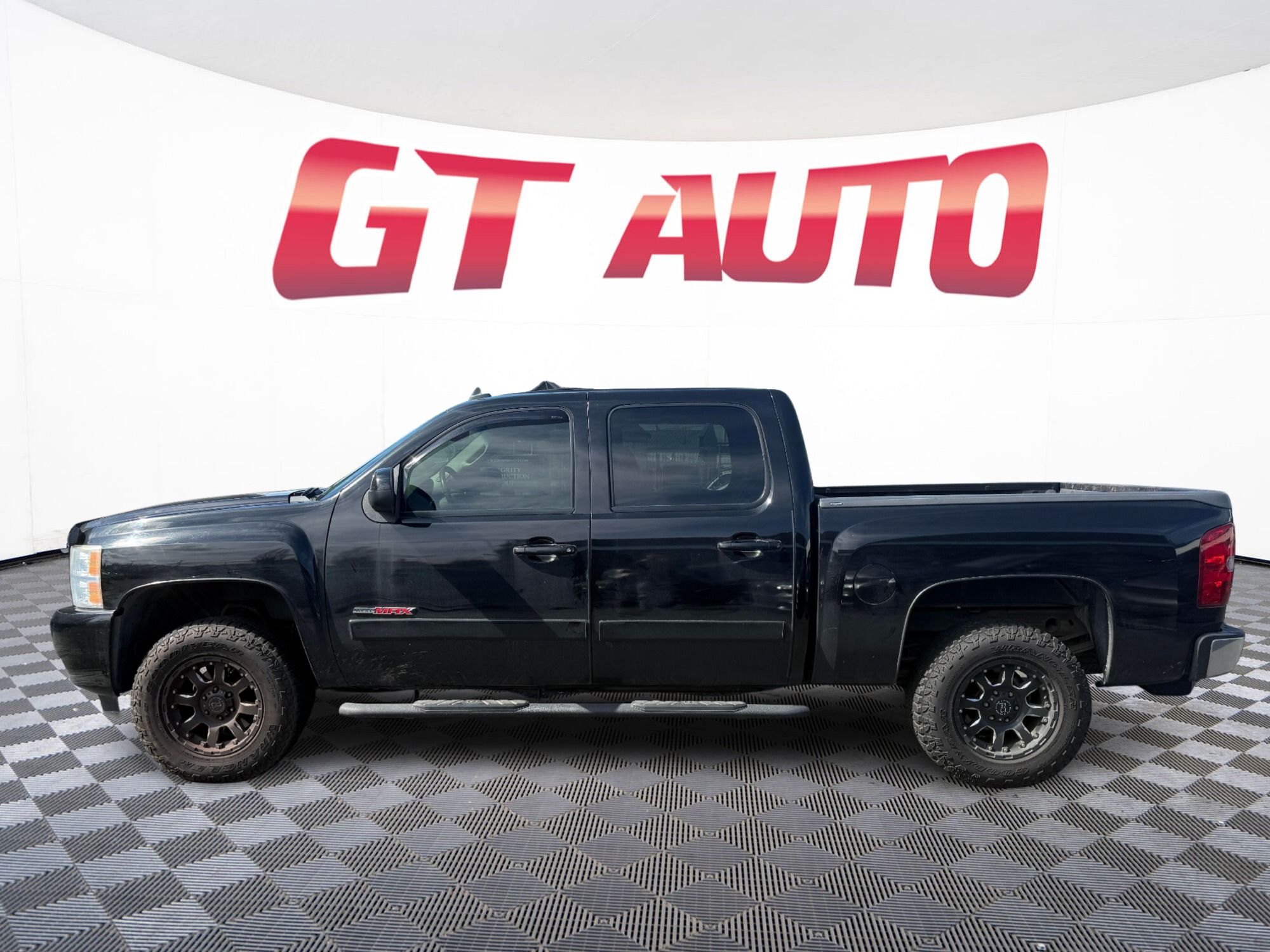 View vehicle photo 4