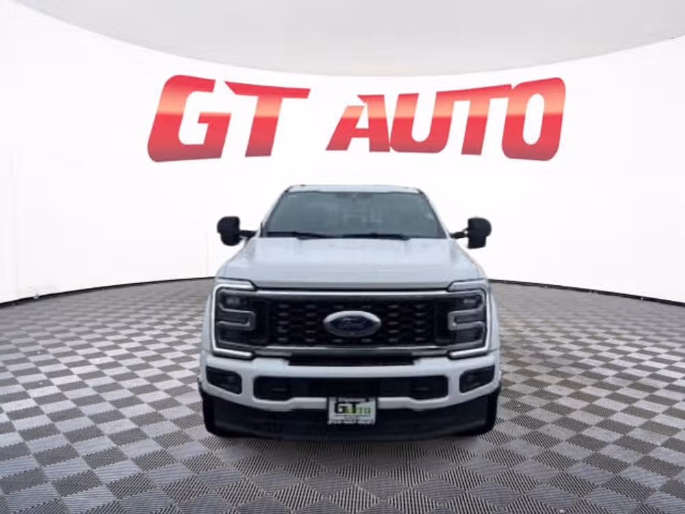 2025 Ford F-450 Super Duty Platinum Image 2