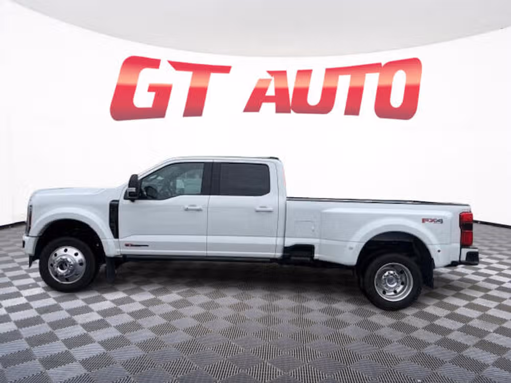 2025 Ford F-450 Super Duty Platinum Image 4
