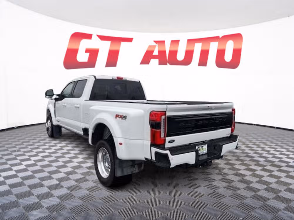 2025 Ford F-450 Super Duty Platinum Image 5