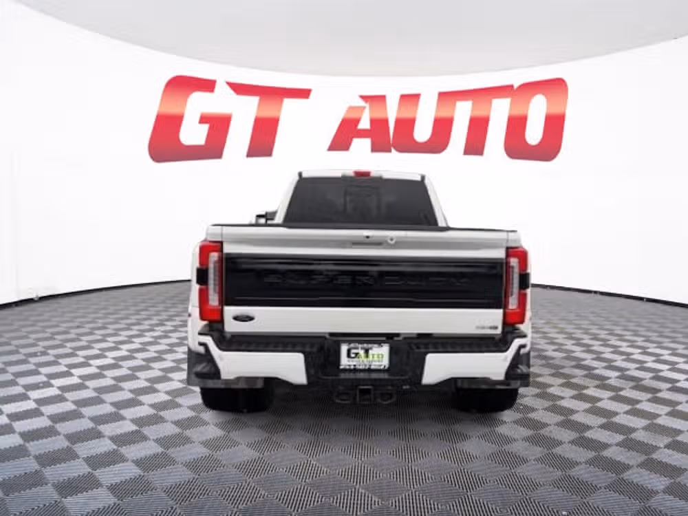 2025 Ford F-450 Super Duty Platinum Image 6