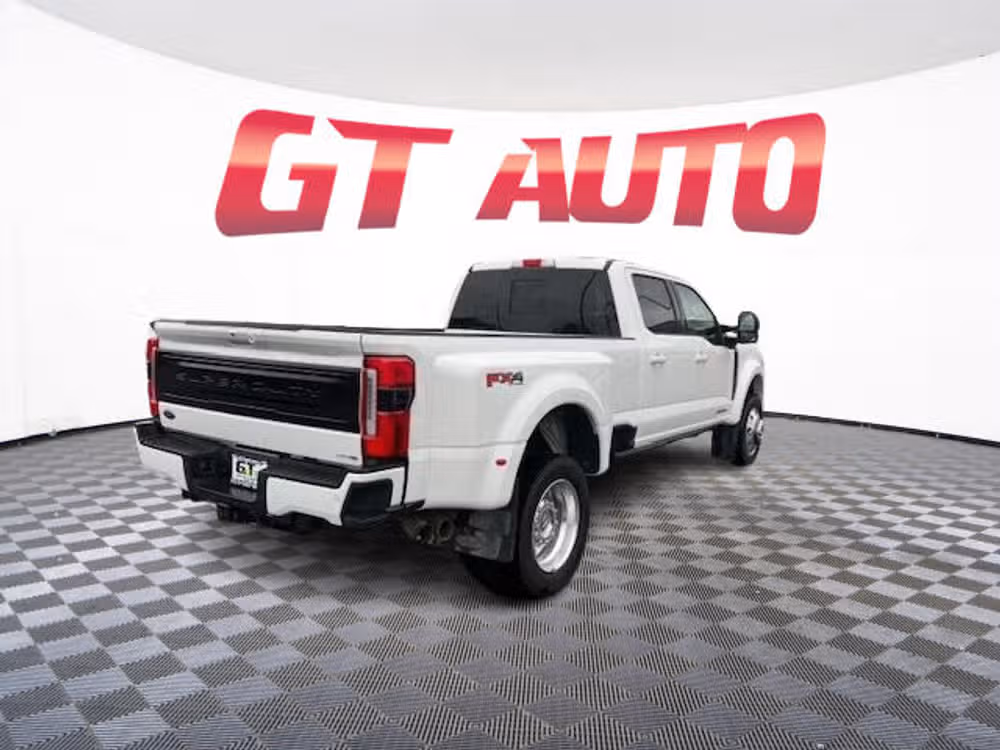 2025 Ford F-450 Super Duty Platinum Image 7