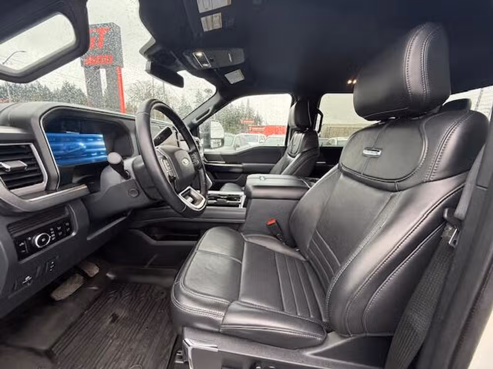 2025 Ford F-450 Super Duty Platinum Image 9