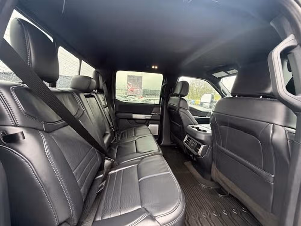 2025 Ford F-450 Super Duty Platinum Image 12
