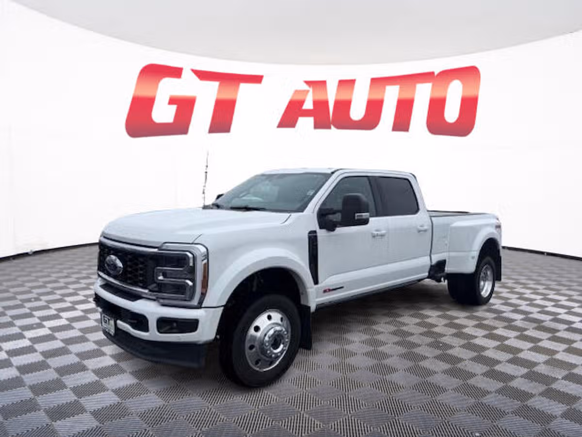 2025 Ford F-450 Super Duty Platinum Image 3
