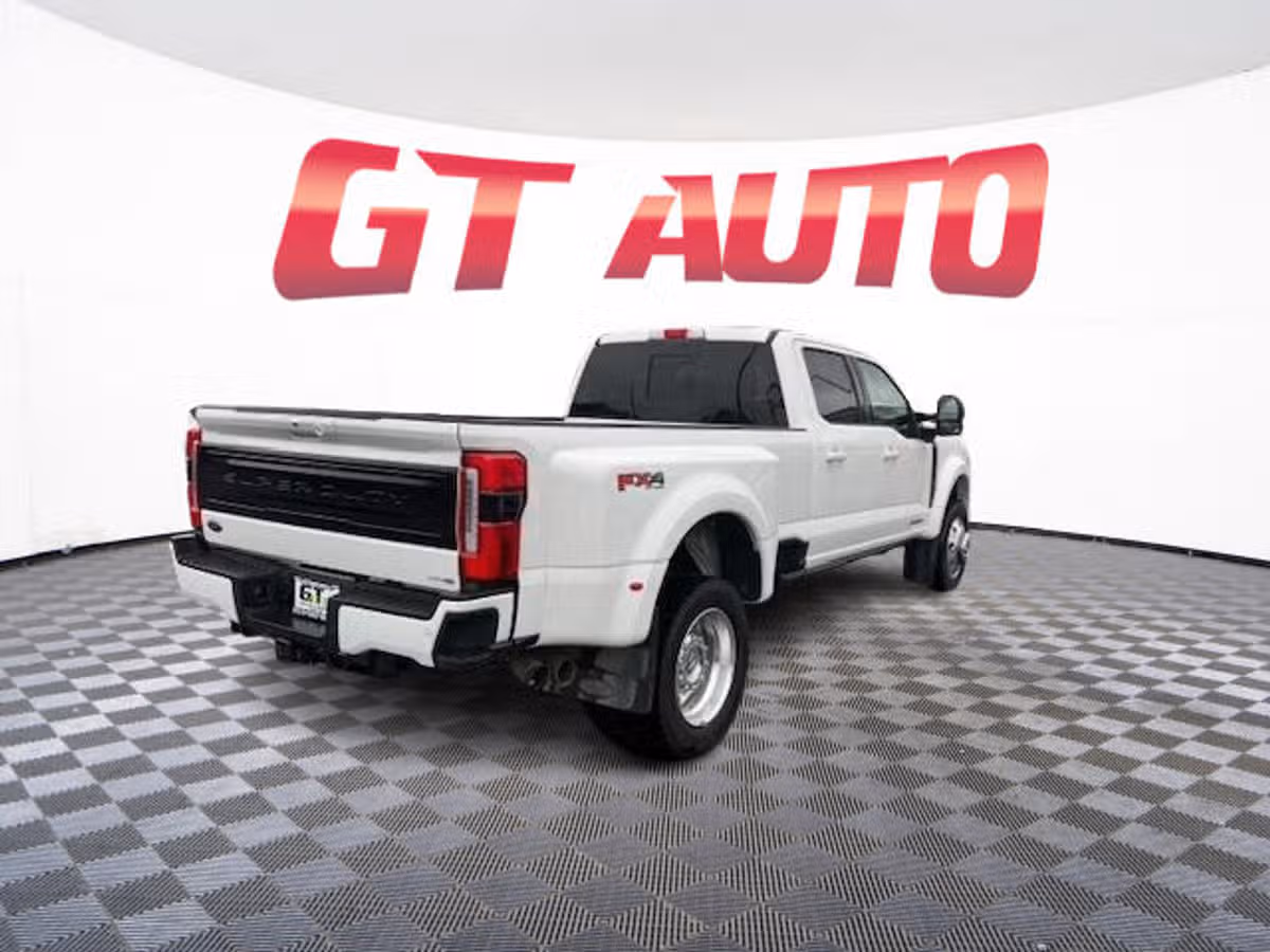 2025 Ford F-450 Super Duty Platinum Image 7