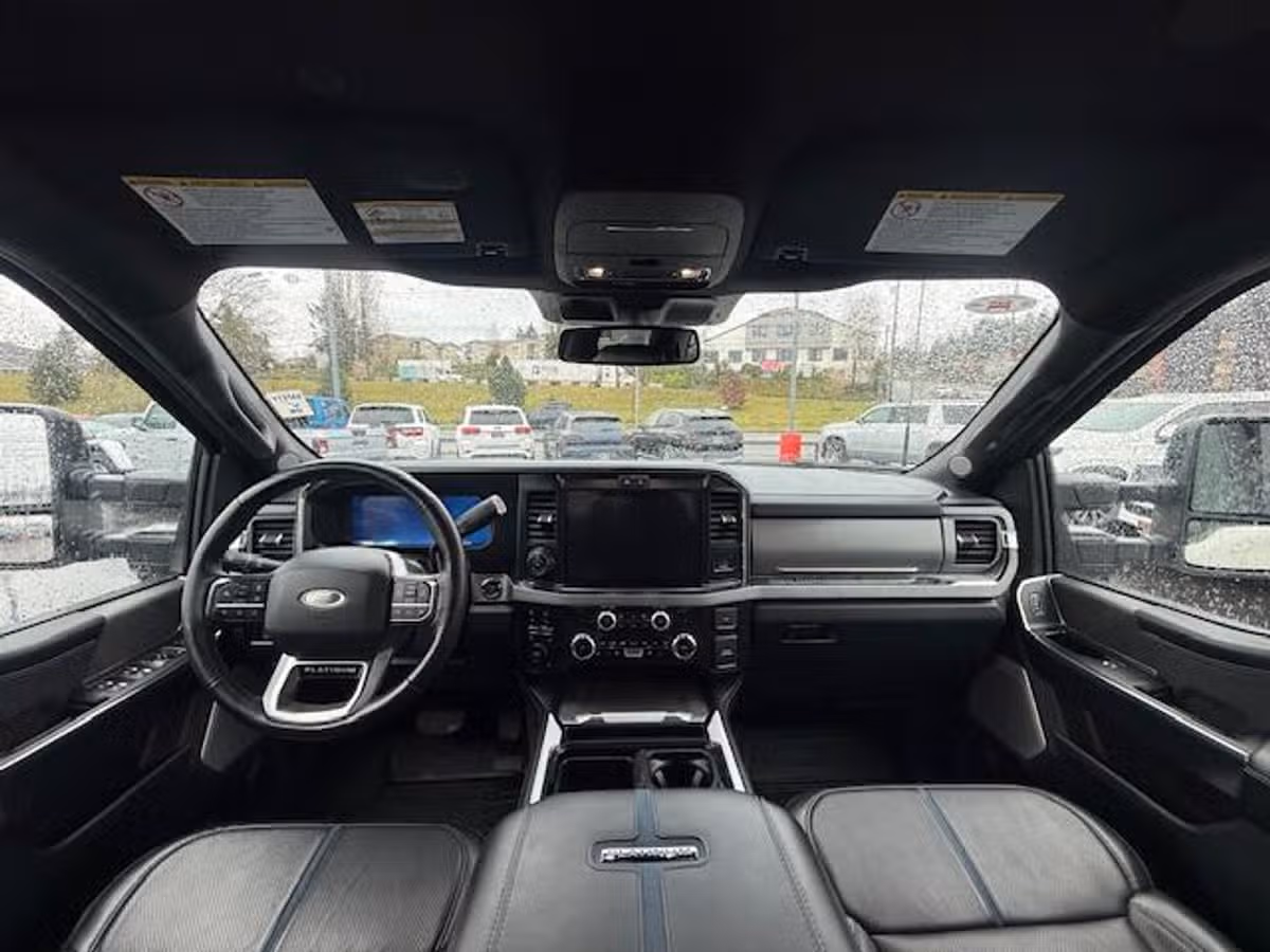 2025 Ford F-450 Super Duty Platinum Image 13