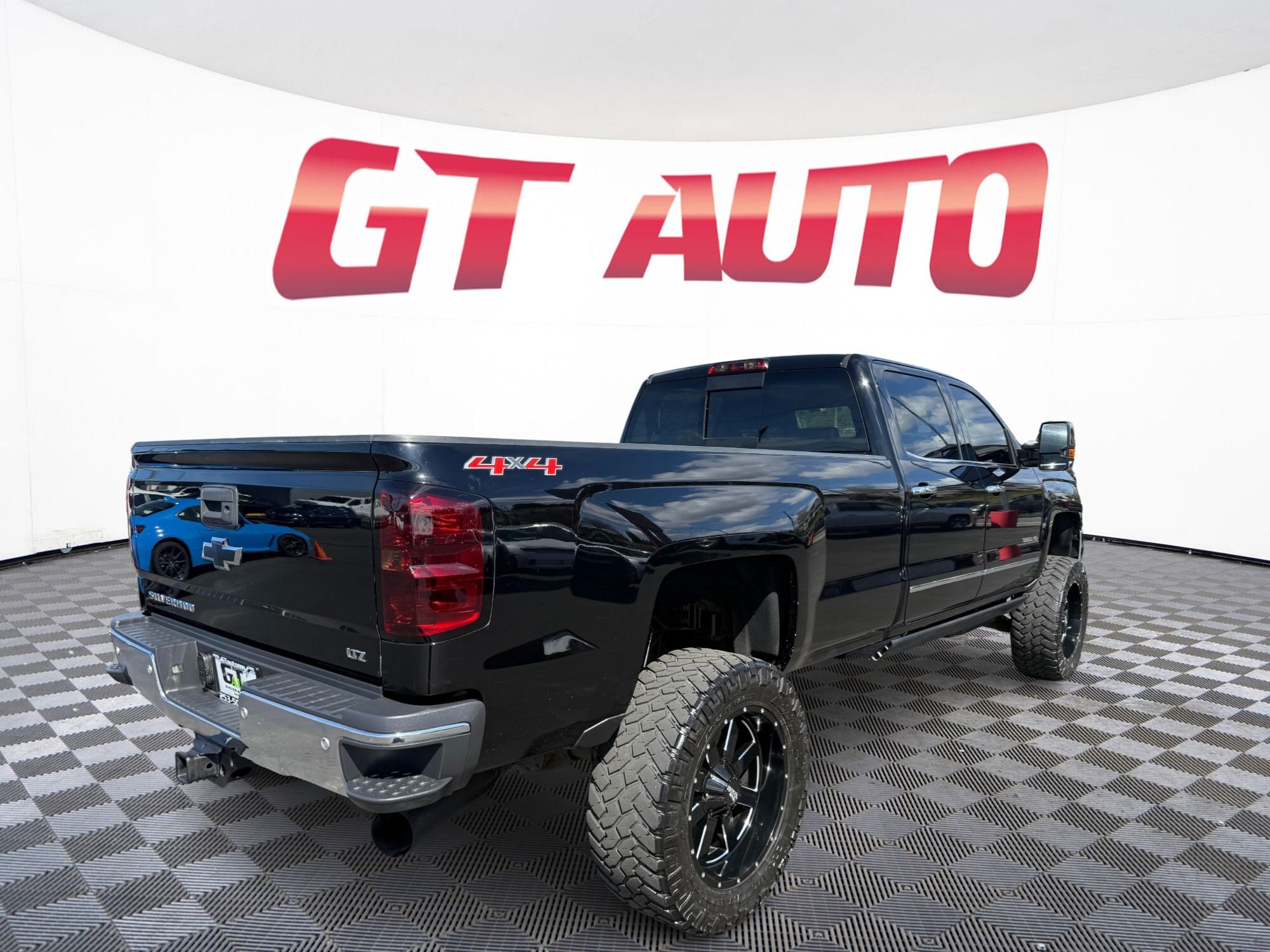 View vehicle photo 7