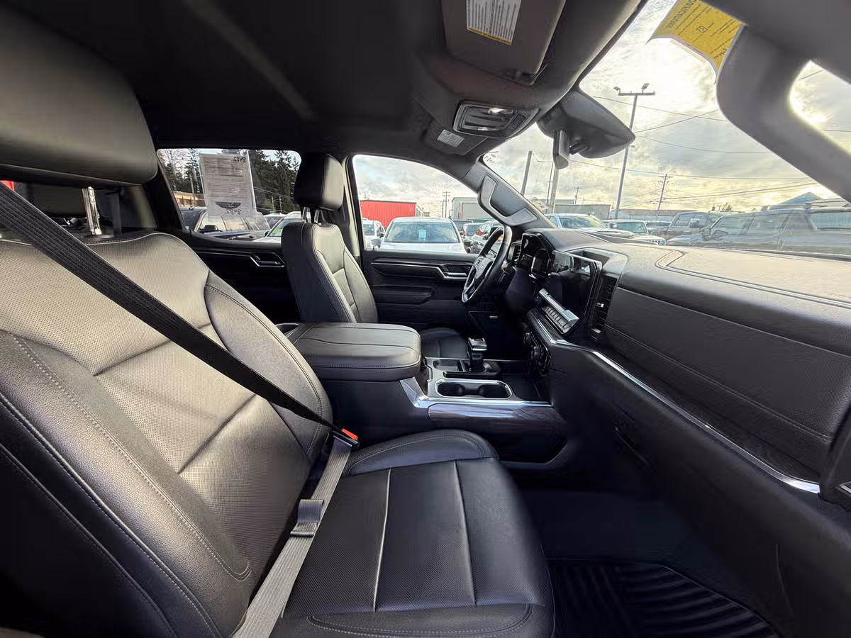 2023 Chevrolet Silverado 1500 LTZ Image 9
