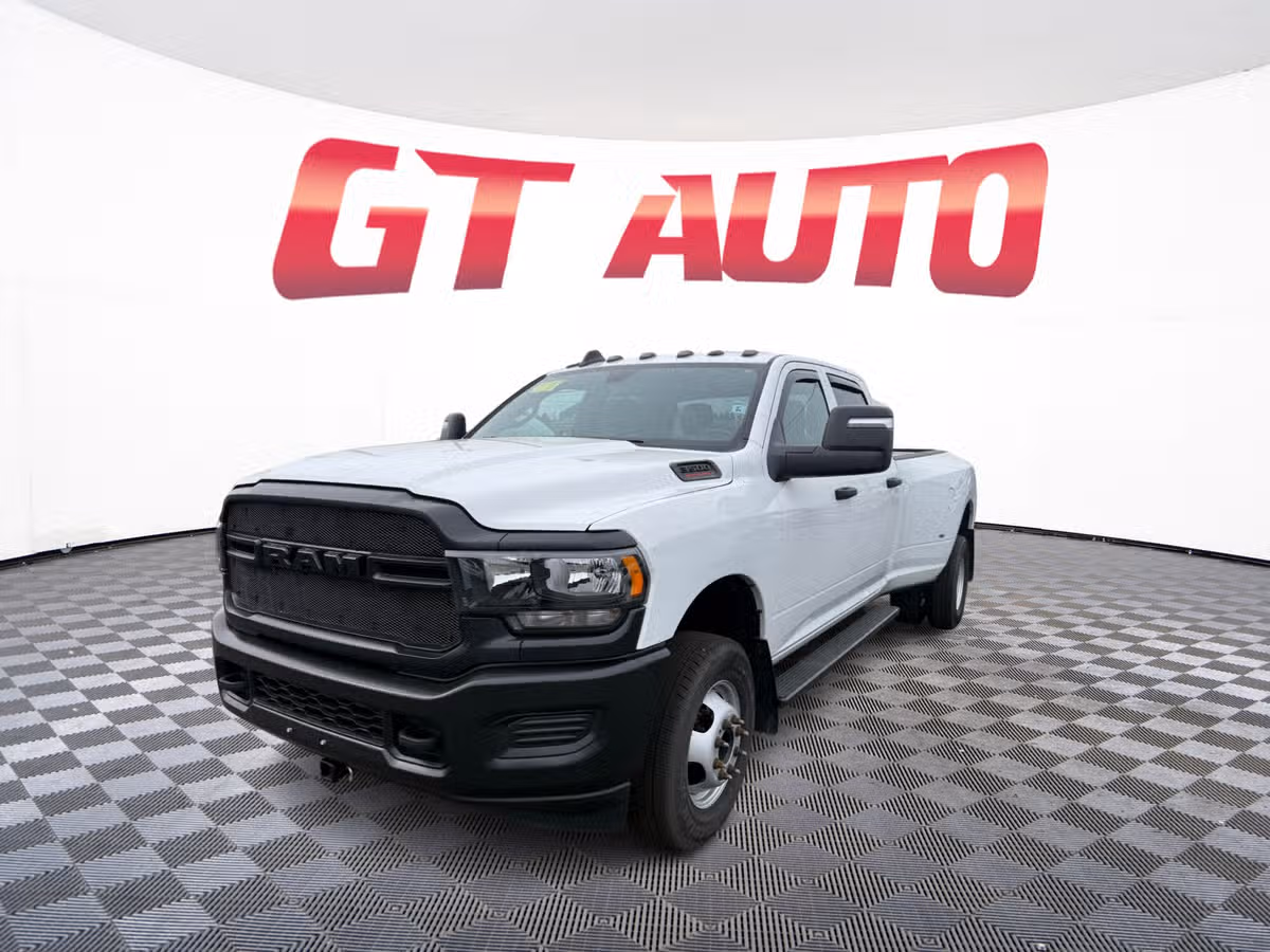 2024 Ram 3500 Tradesman Crew Cab Image 3