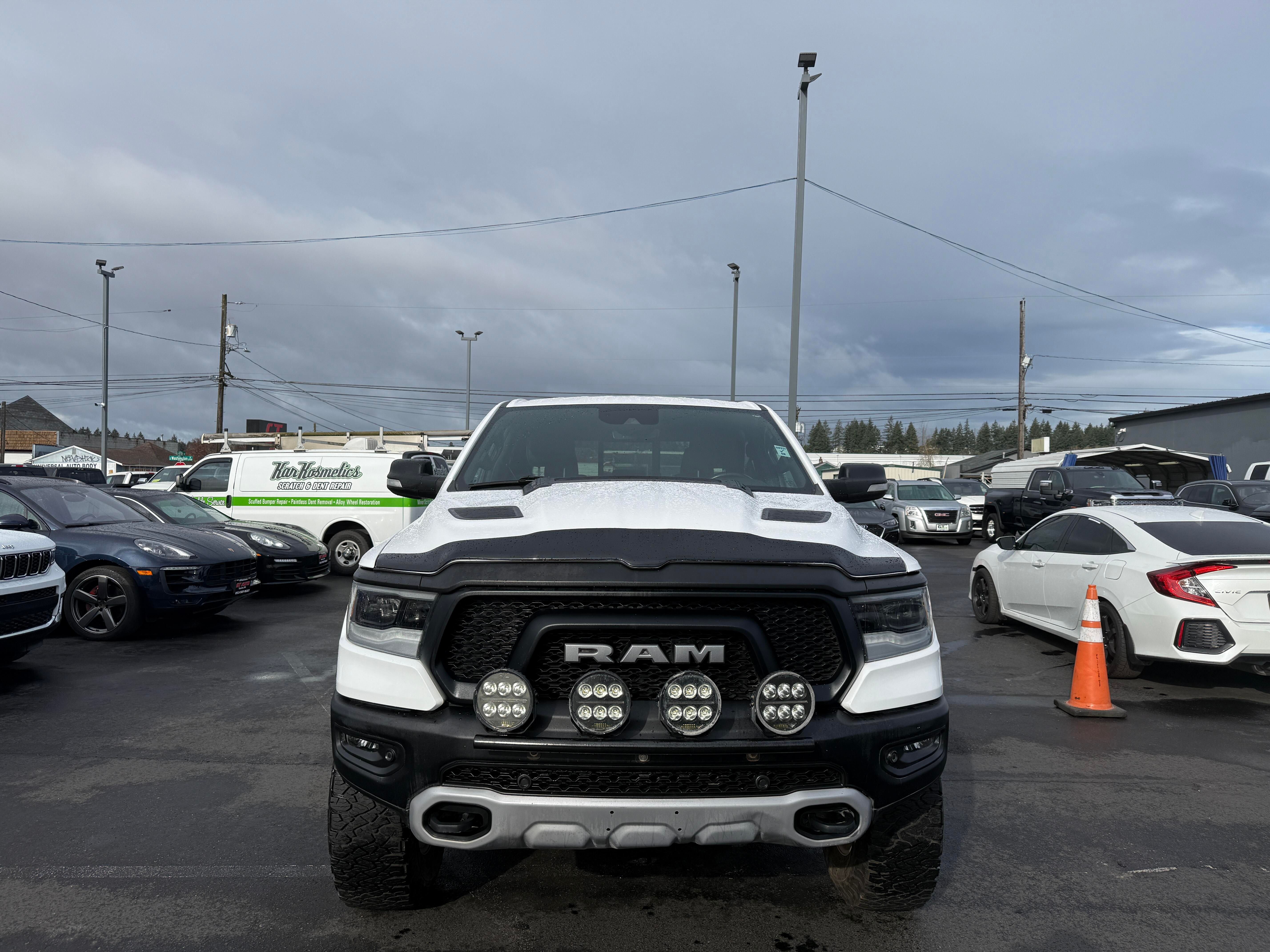 View vehicle photo 2