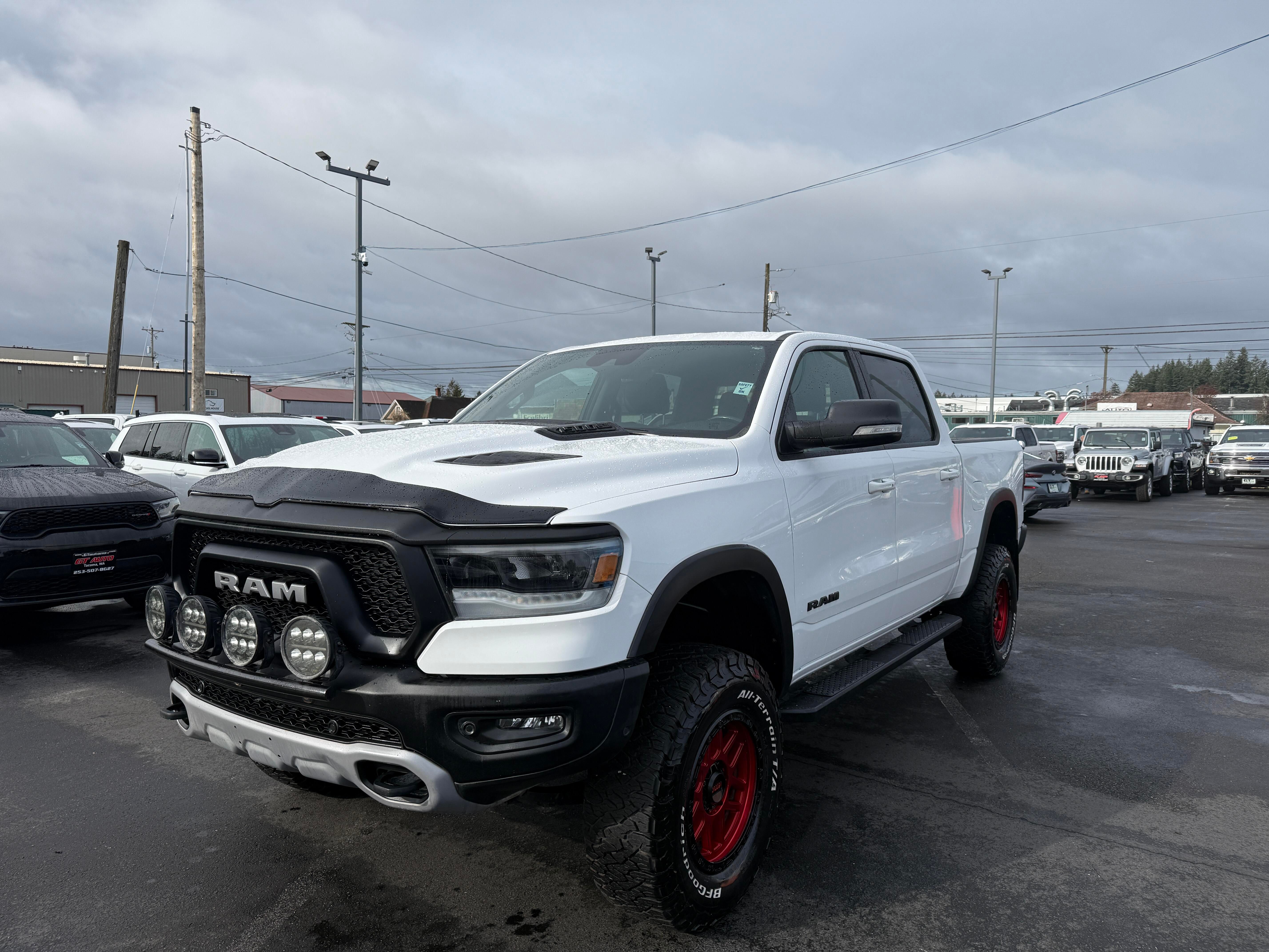 View vehicle photo 3