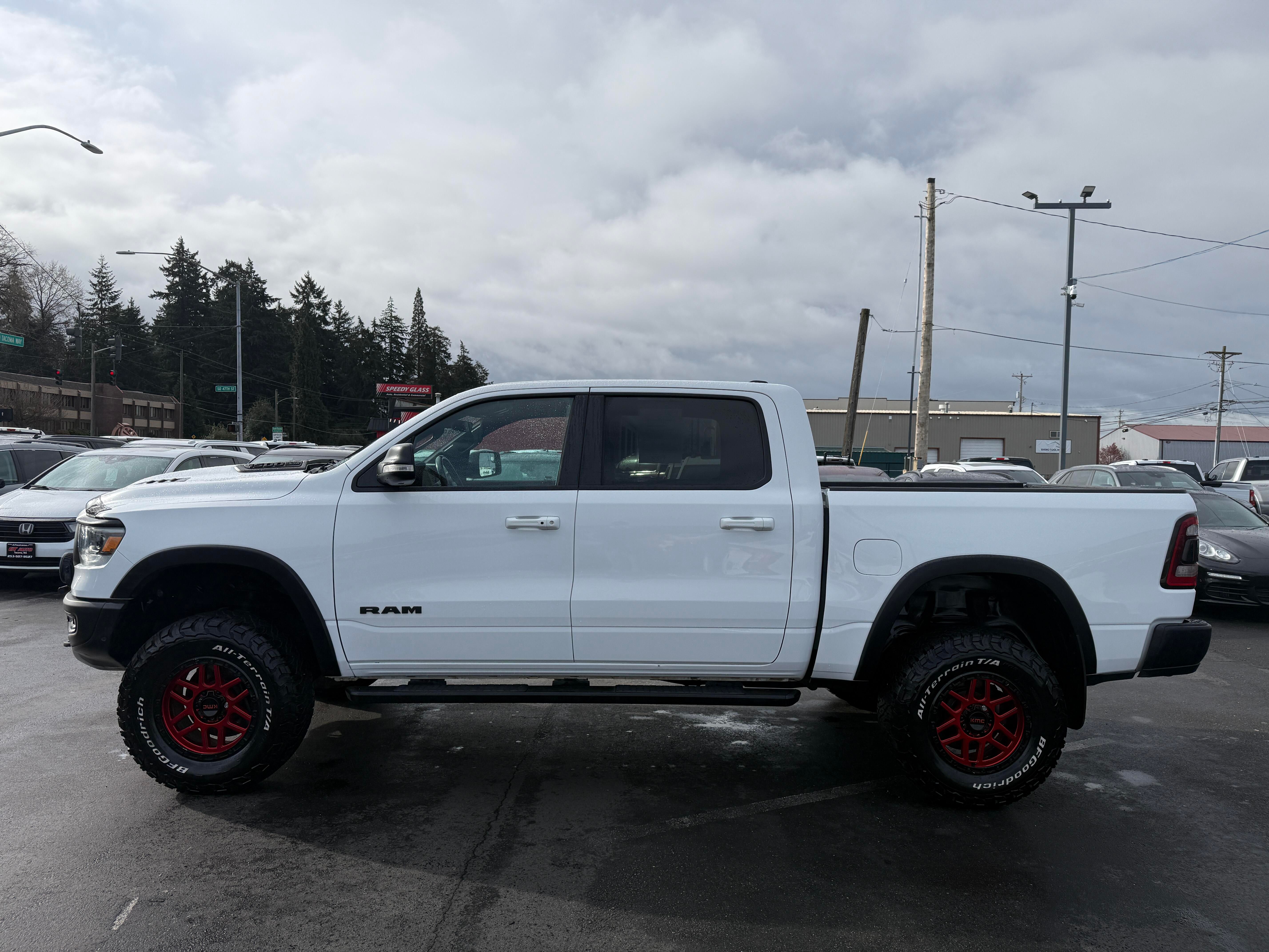 View vehicle photo 4