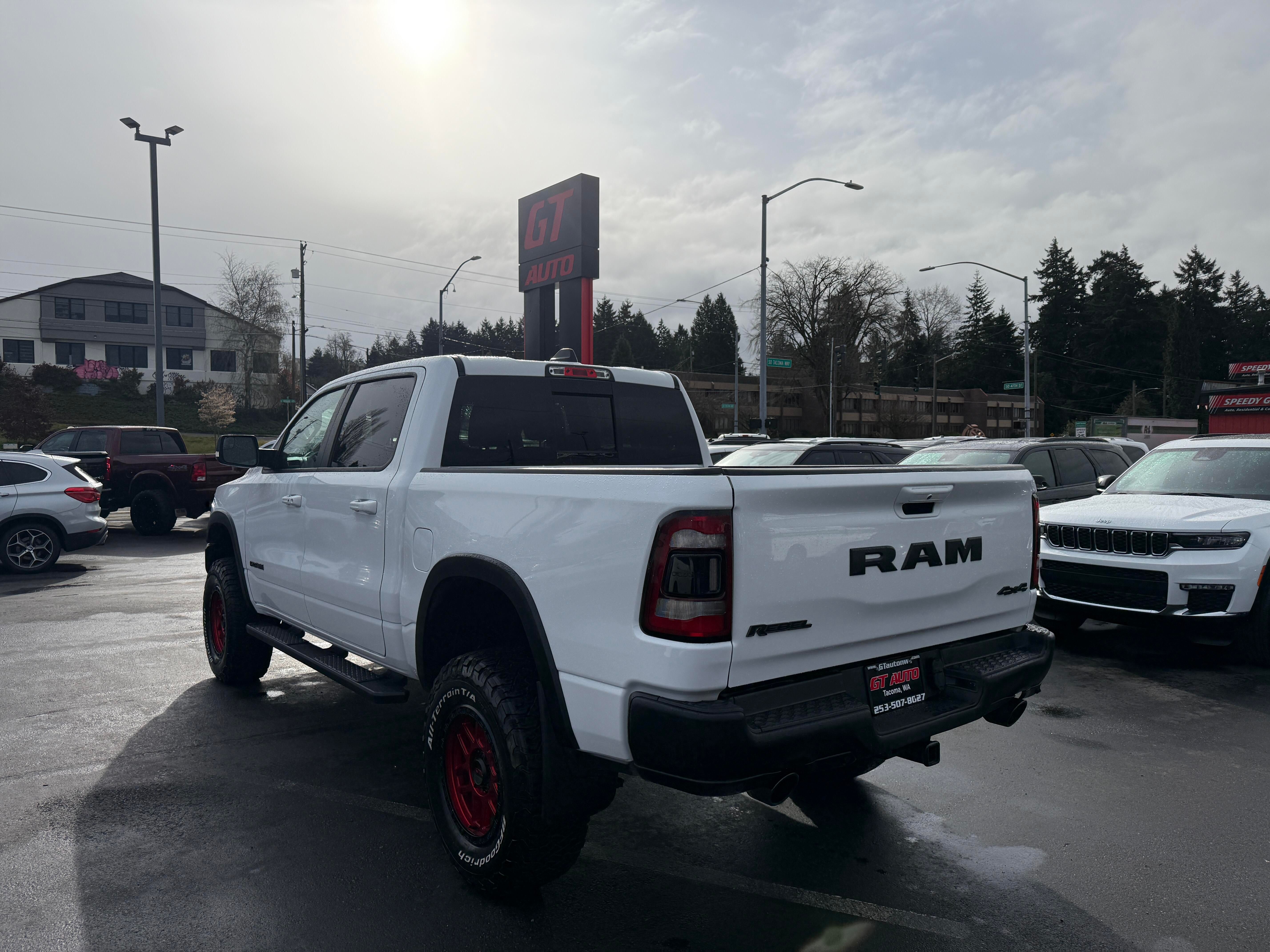 View vehicle photo 5