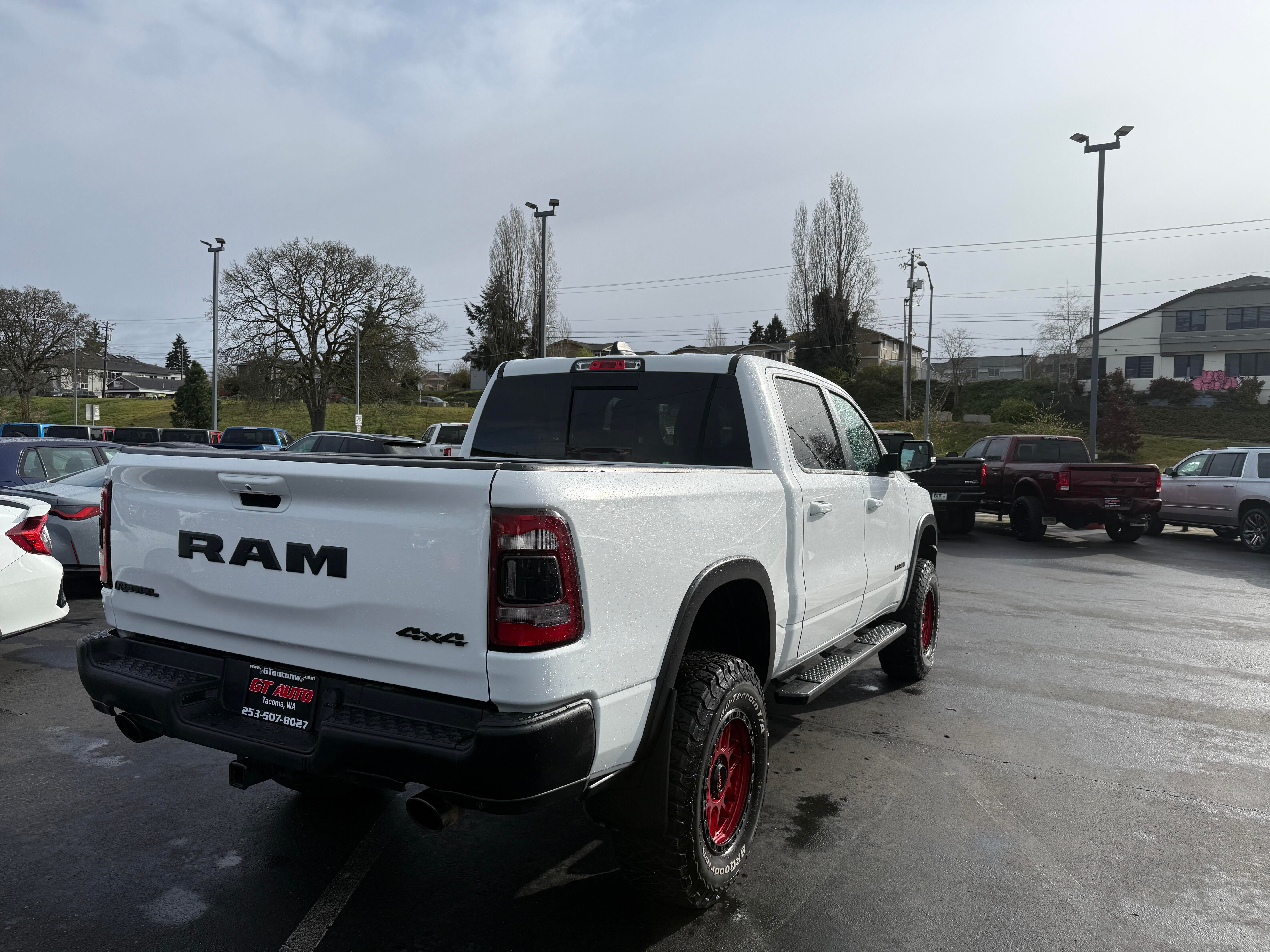 View vehicle photo 7