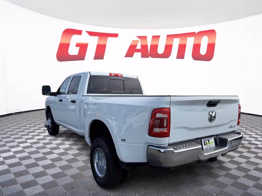2024 Ram 3500 Tradesman Lower Image 3