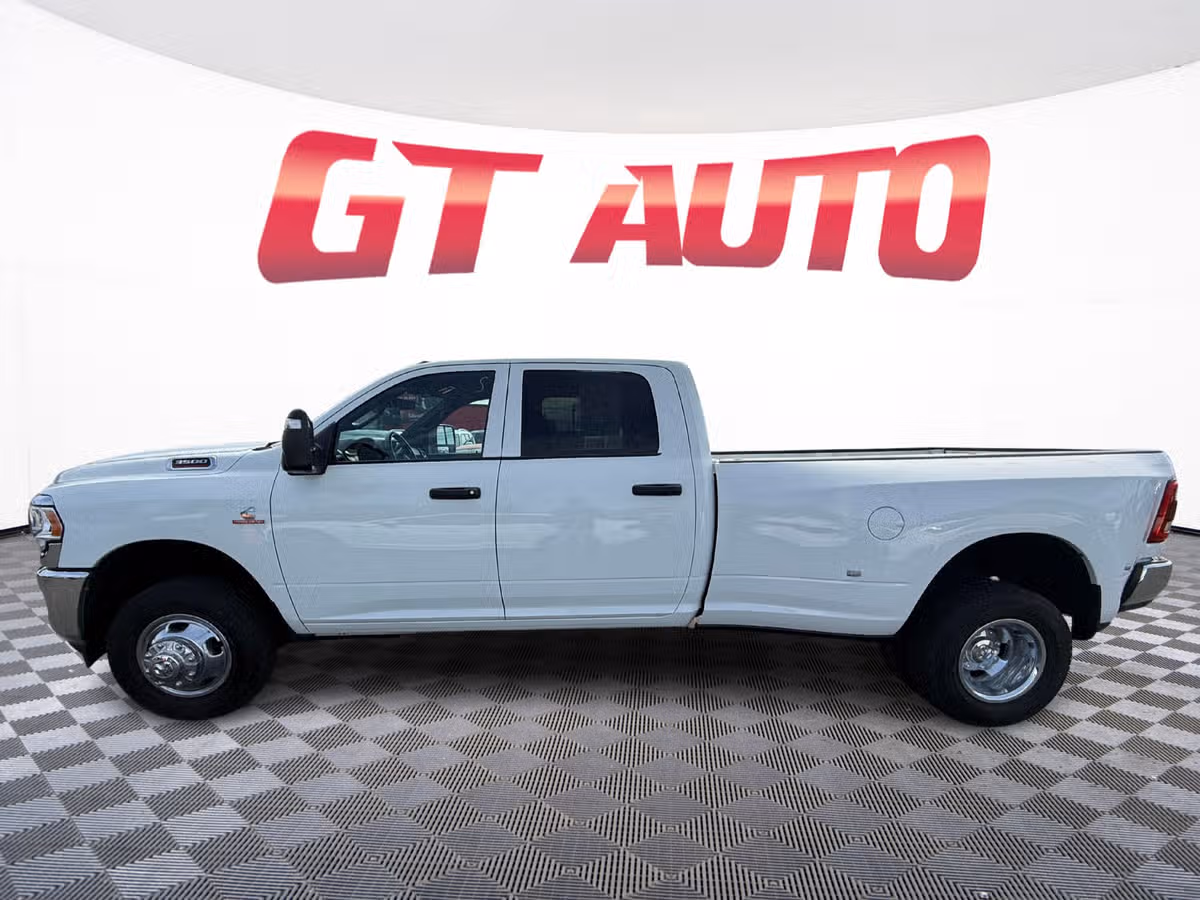 2024 Ram 3500 Tradesman Image 4