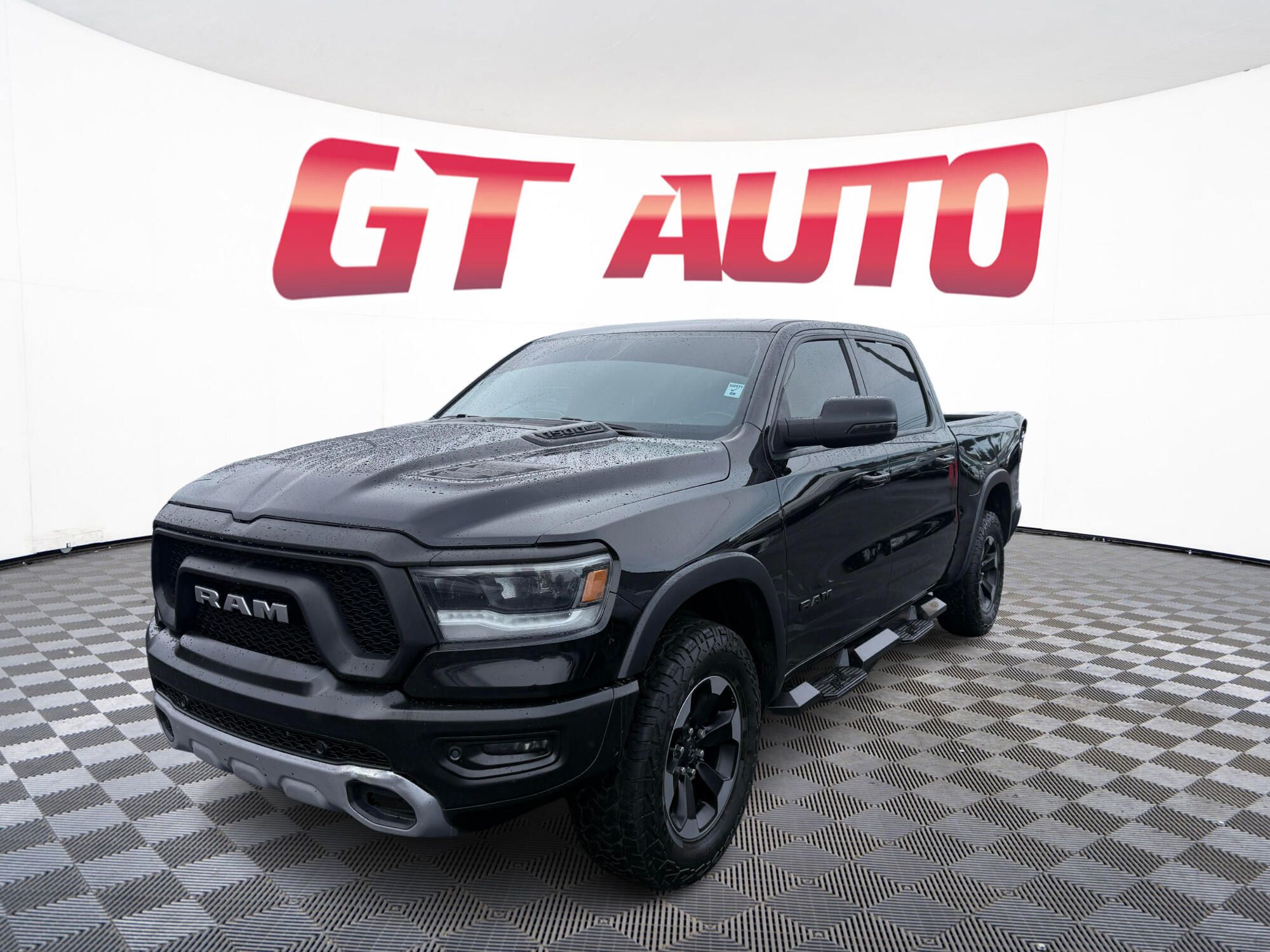 View vehicle photo 3