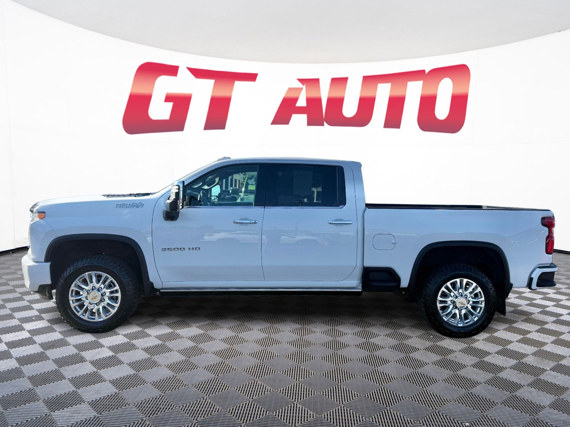 View vehicle photo 4