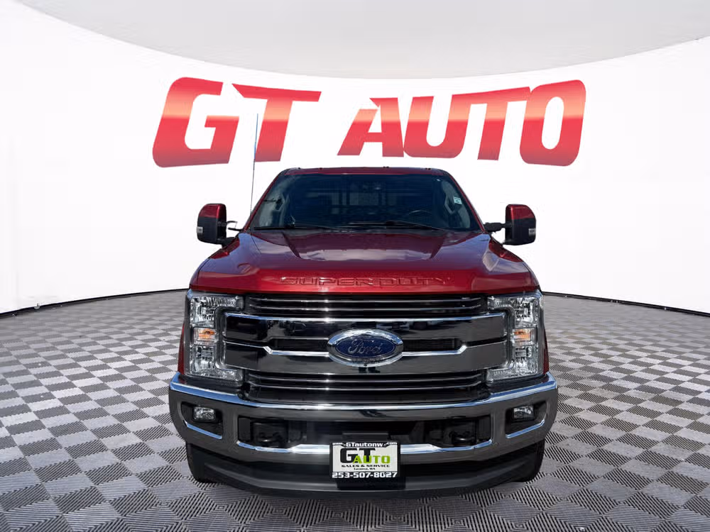 2019 Ford F-350 Super Duty Lariat Image 2