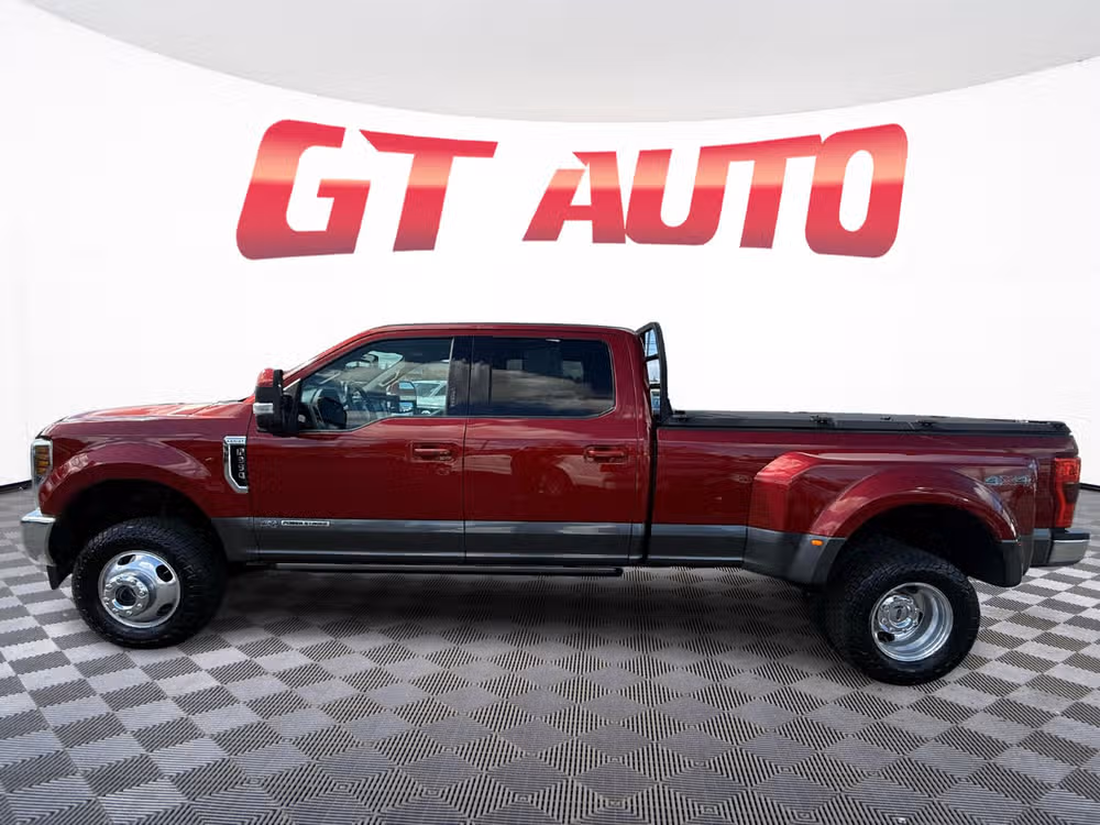 2019 Ford F-350 Super Duty Lariat Image 4