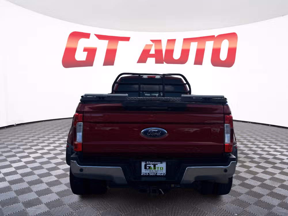 2019 Ford F-350 Super Duty Lariat Image 6