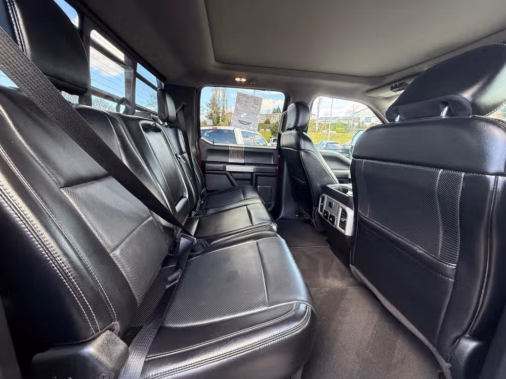 2019 Ford F-350 Super Duty Lariat Image 12