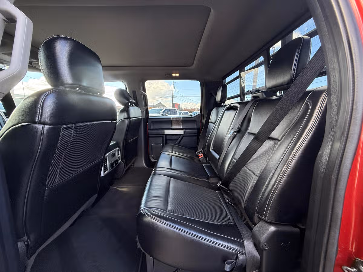 2019 Ford F-350 Super Duty Lariat Image 10