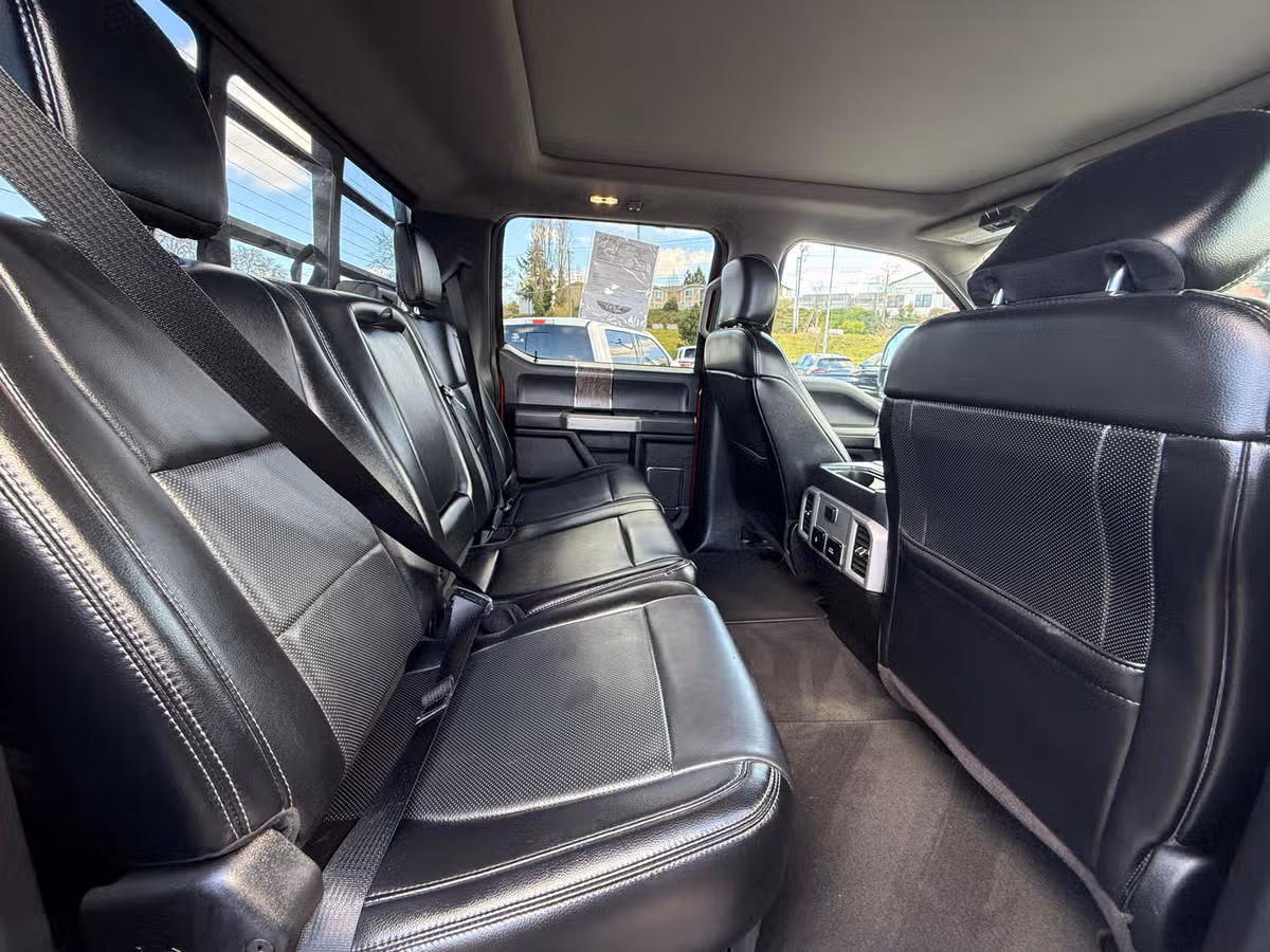 2019 Ford F-350 Super Duty Lariat Image 12