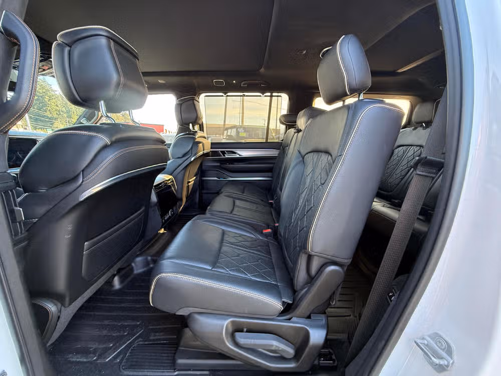 2023 Jeep Grand Wagoneer Series III Image 8