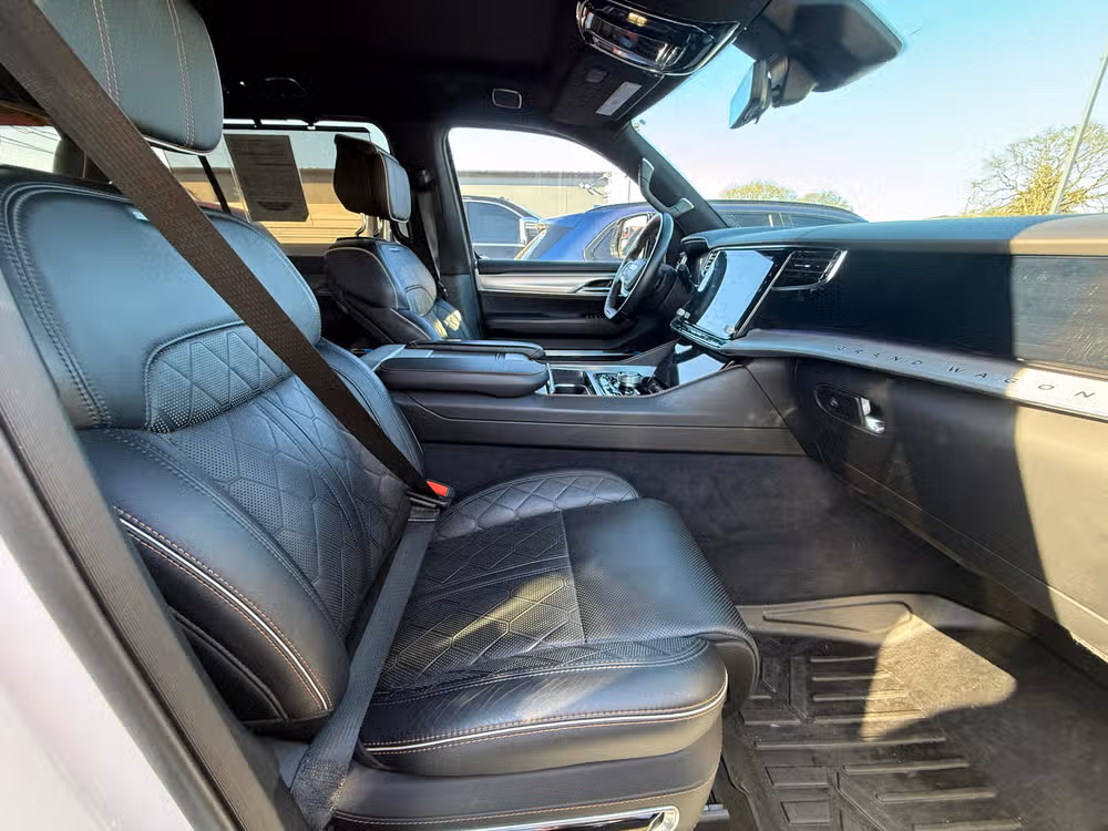 2023 Jeep Grand Wagoneer Series III Image 9