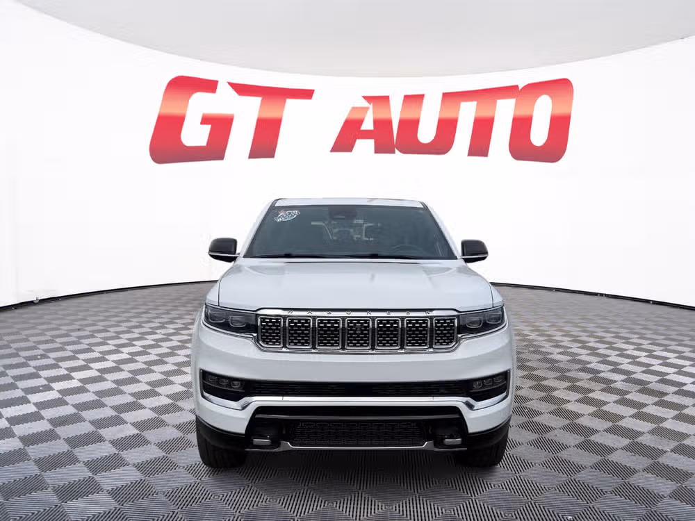 2023 Jeep Grand Wagoneer Series III Image 2