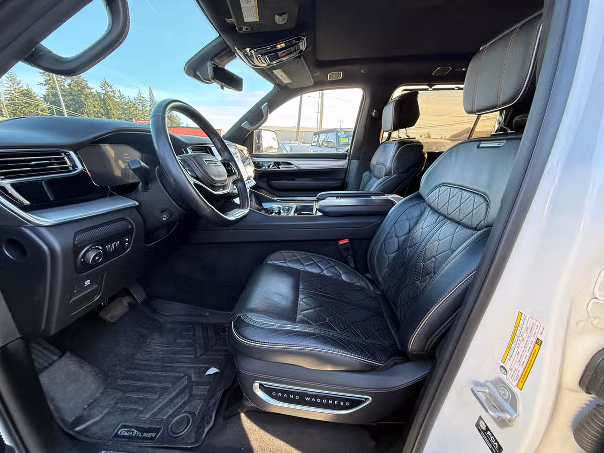 2023 Jeep Grand Wagoneer Series III Image 7