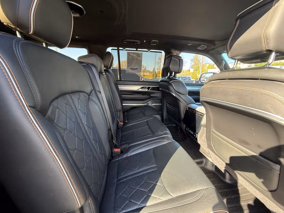 2023 Jeep Grand Wagoneer Series III Image 10