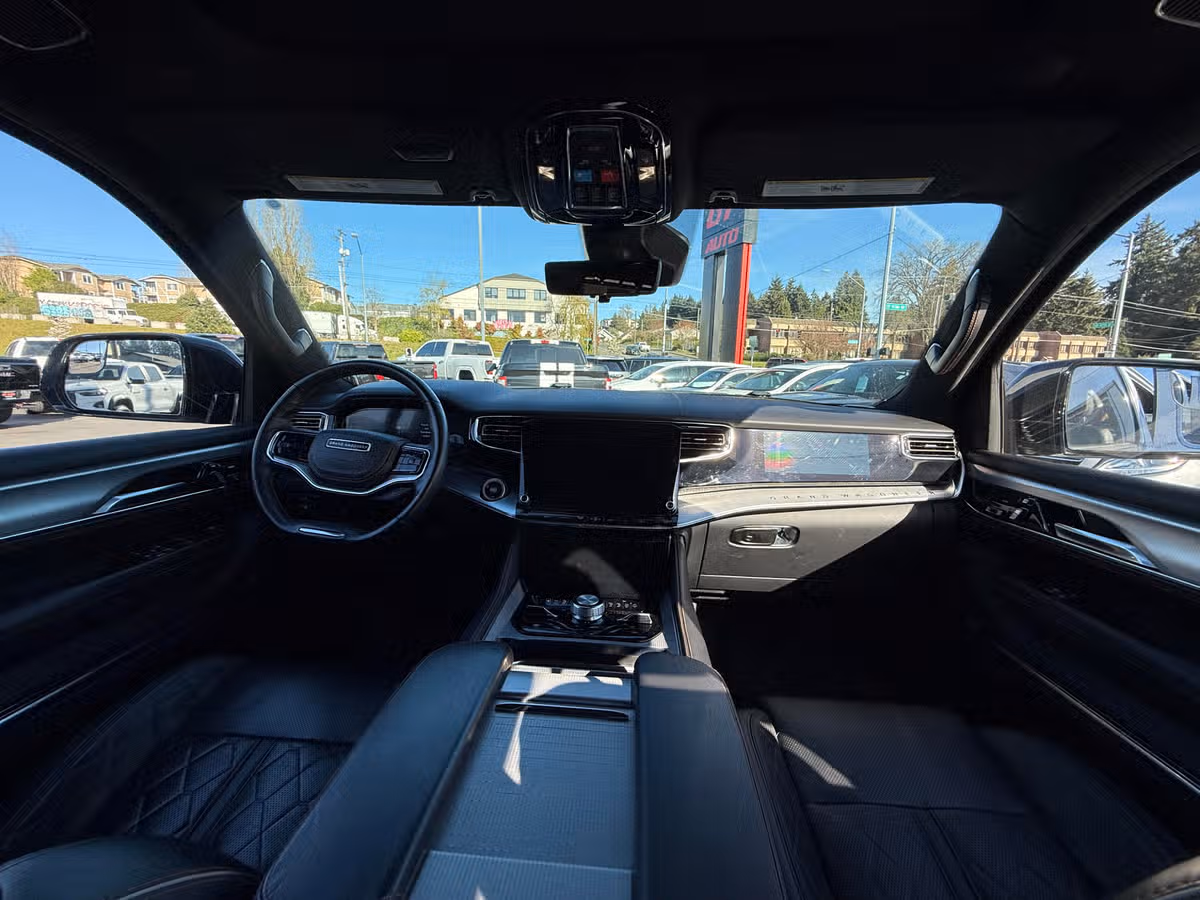 2023 Jeep Grand Wagoneer Series III Image 11