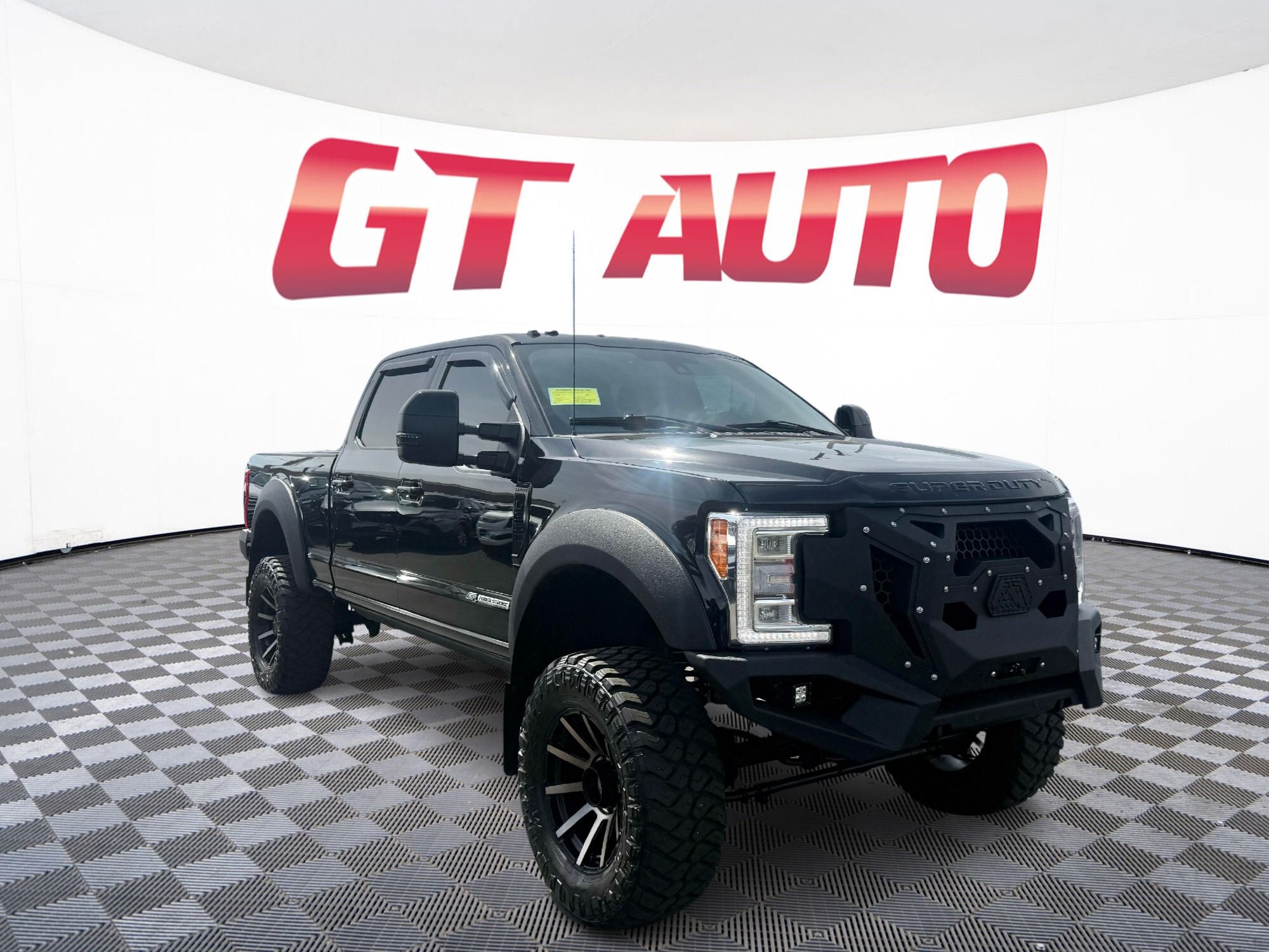 2018 Ford F-350 Lariat 4x4 Crew Cab 160 in SRW's photo